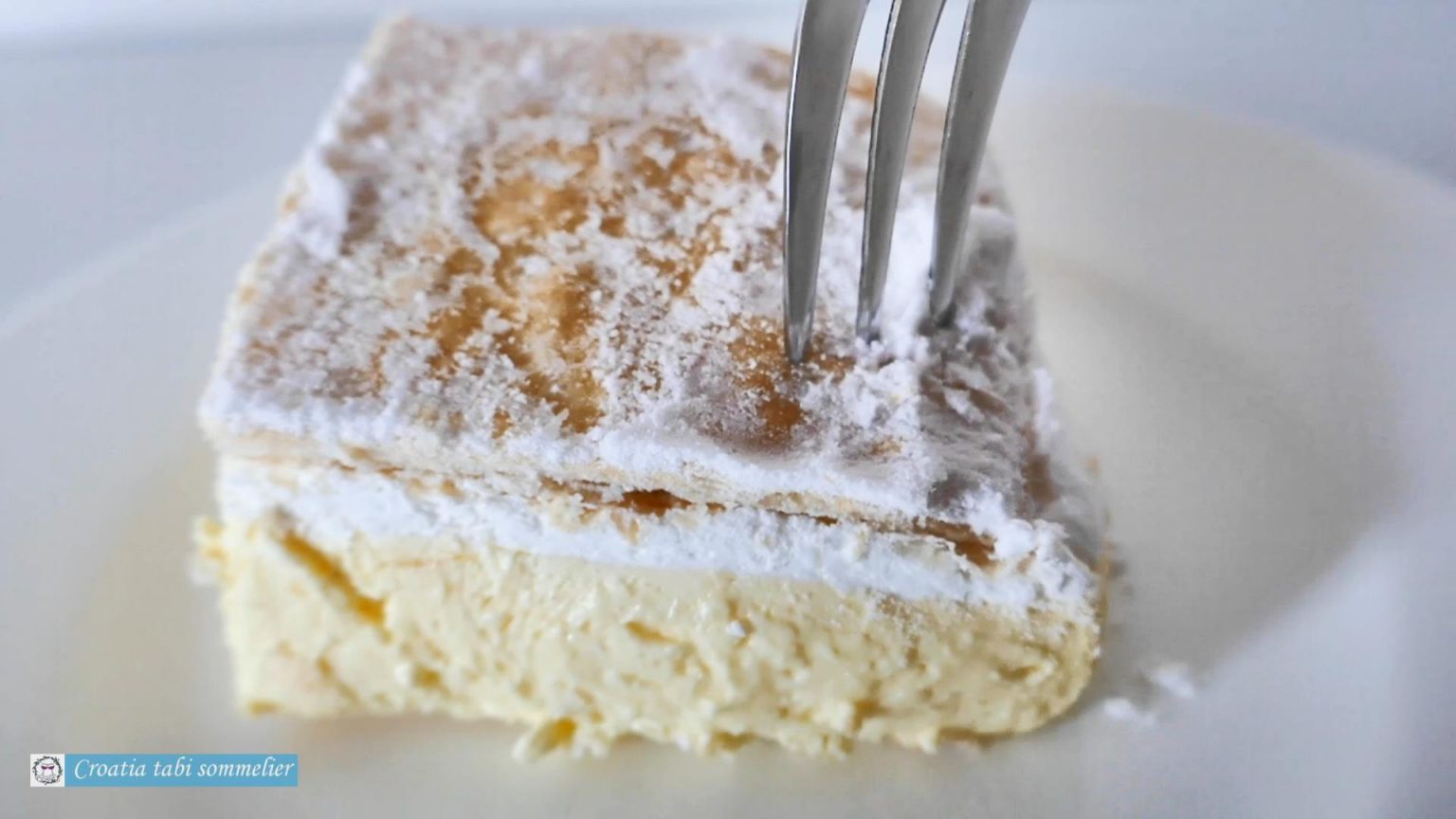 クロアチア人気のご当地スイーツ、クレムシュニテ食べ比べ 旅ソムリエtabi sommelier