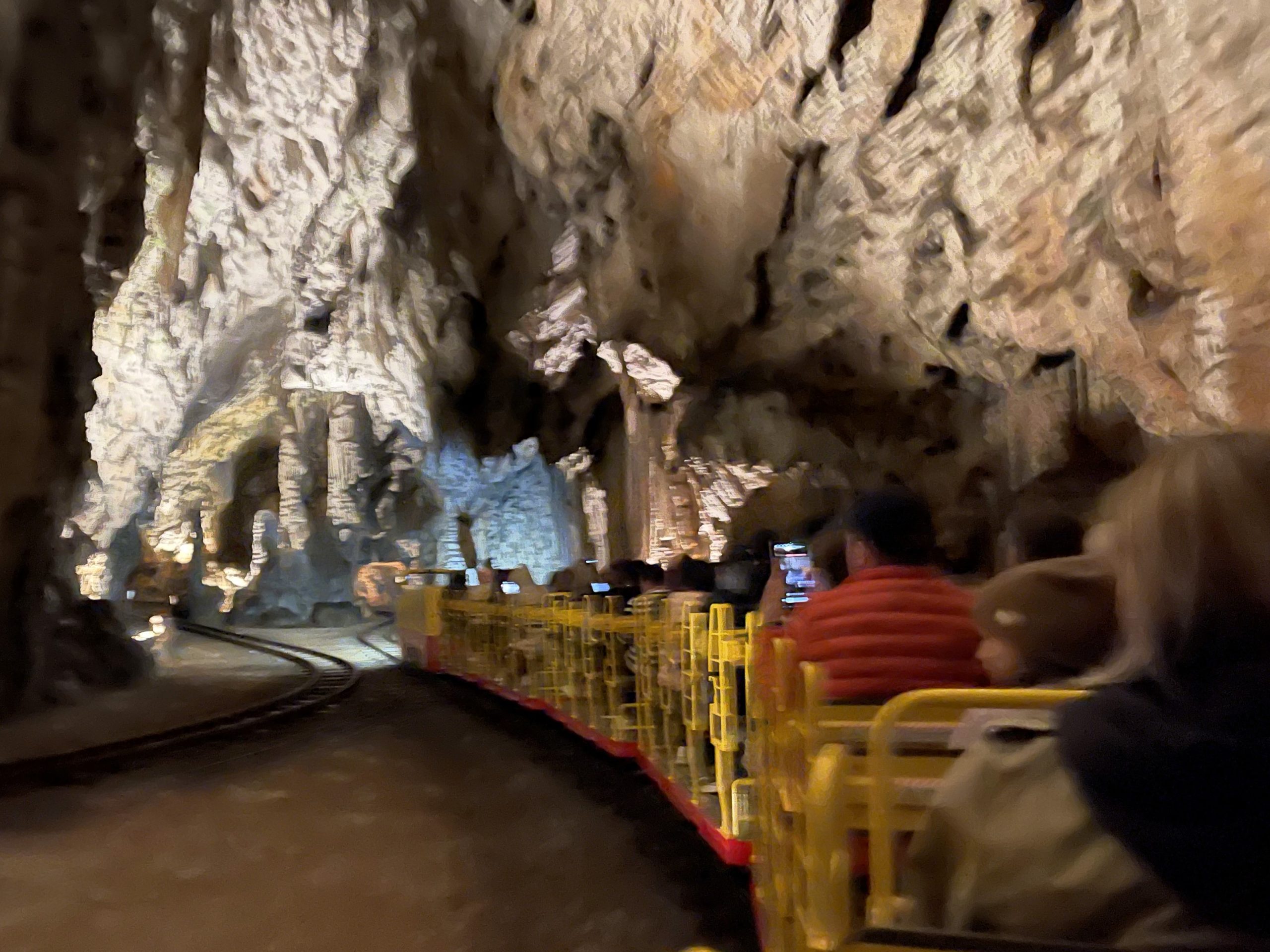 スロヴェニア、ポストイナ鍾乳洞